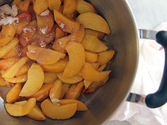 6PeachCobbler1 6PeachCobbler1
